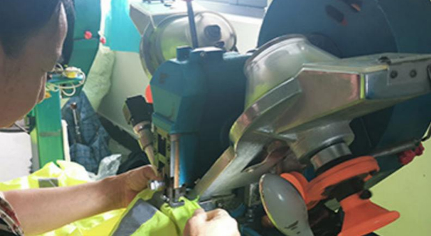 Automatic Buttoning Machine