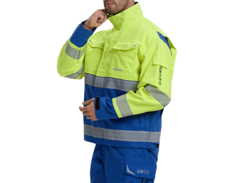 Chenyuan’s high visibility yellow workwear set