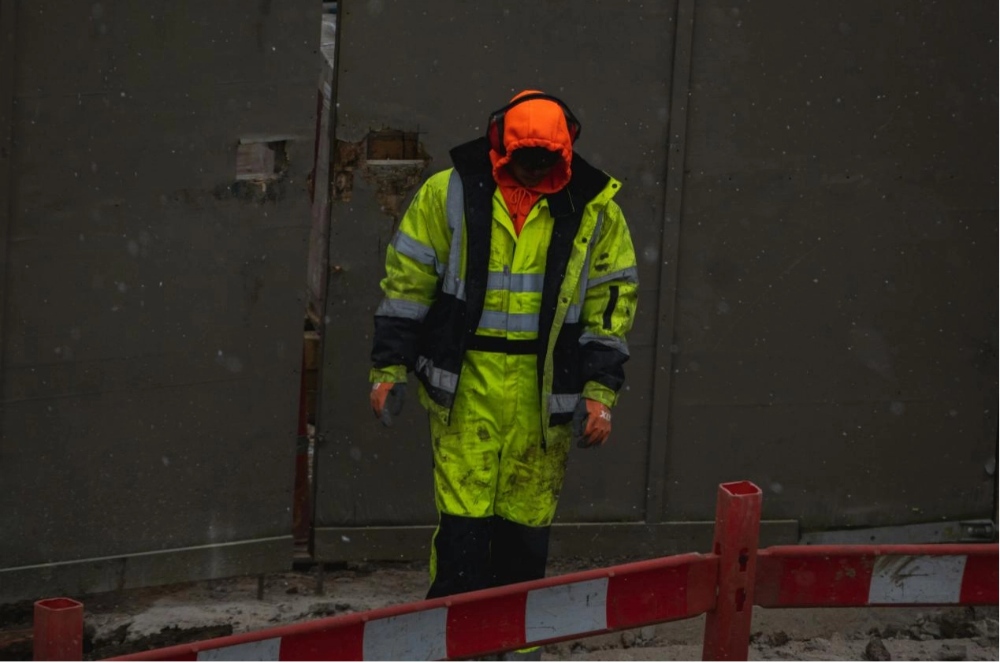 Waterproof parka for outdoor workers