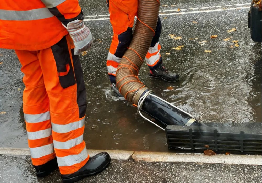 Waterproof workwear for outdoor workers